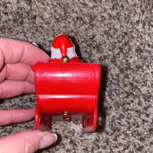 Vintage plastic Santa in a lightweight plastic sleigh.  Probably 1960-70’s - Picture 4 of 5